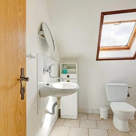 Lavish Near Area In Holiday home