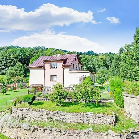 Lavish Near Area In * Cerny Dul